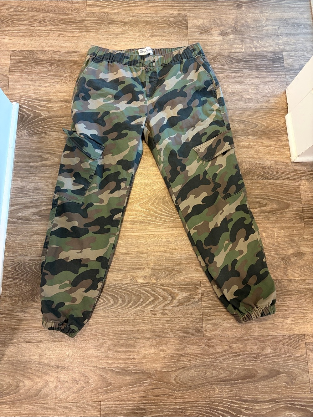 No Boundaries Camo Cargo Joggers - Olive Green & Brown- 27”